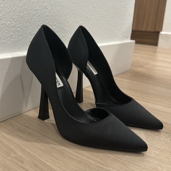 Steve Madden black pointy toe Heels 7.5 - Picture 2 of 5